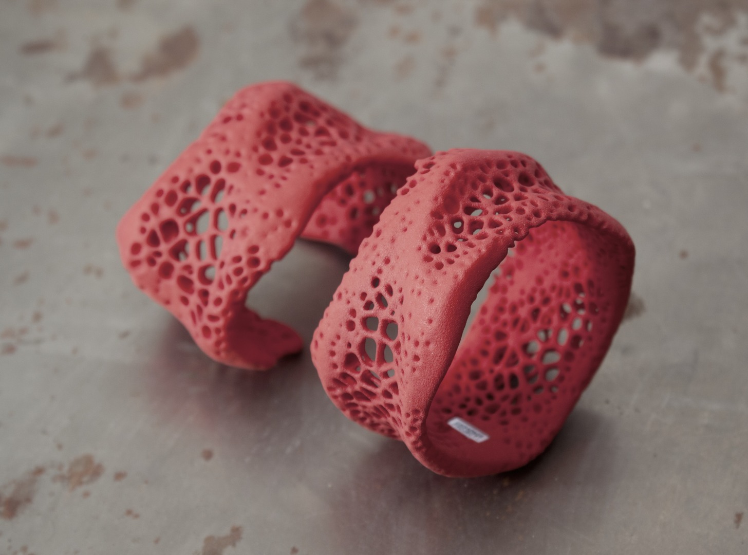 CARAPACE PROJECT - red bracelets - 001